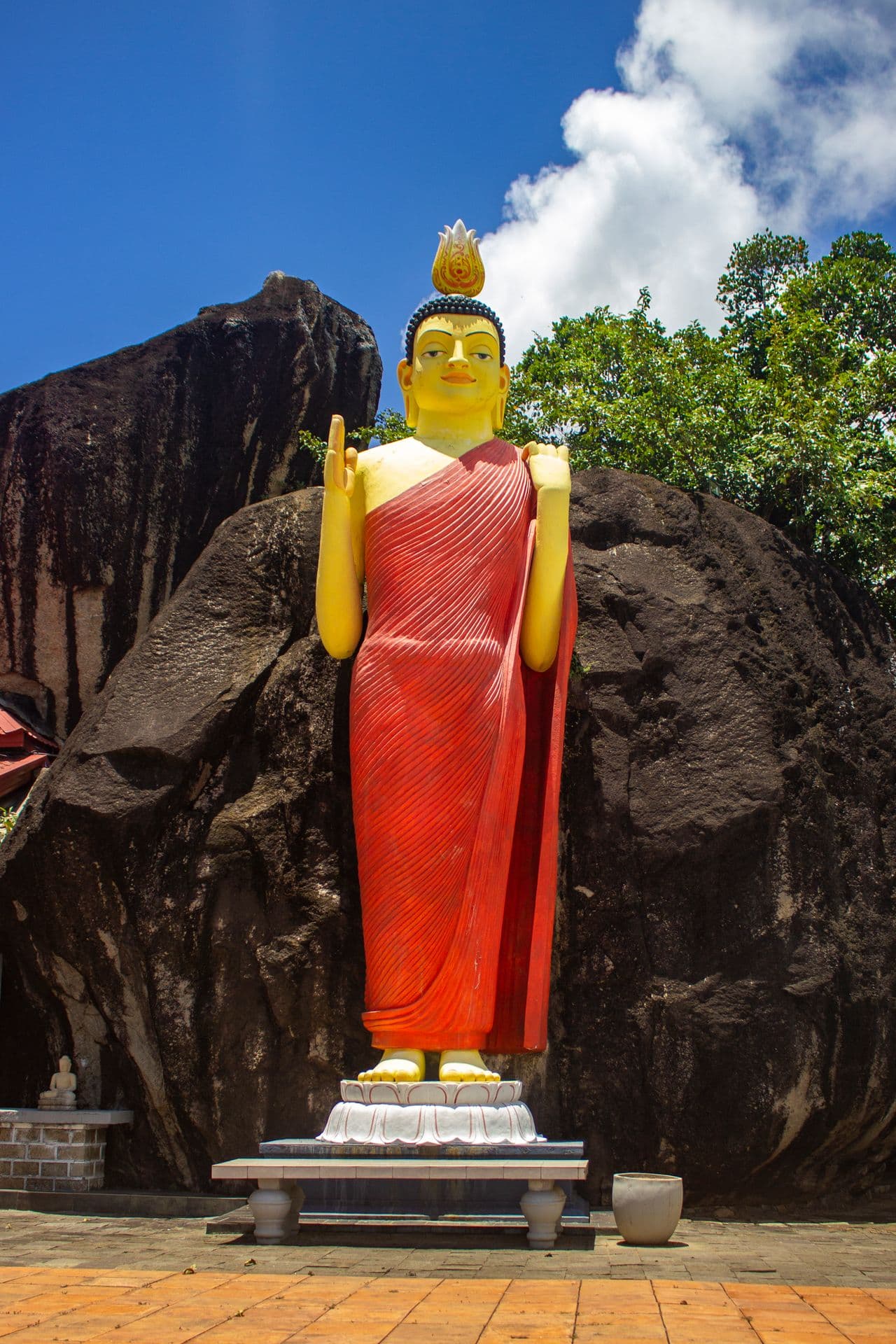 Avukana Buddha Statue